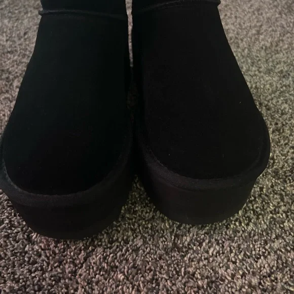 UGG Women's Classic Mini Black Platform Boots - Picture 10 of 16